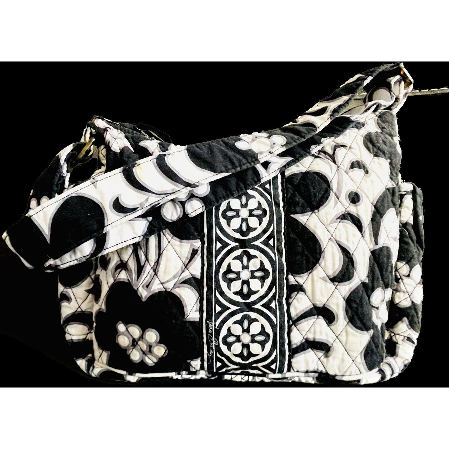 Vera Bradley revamped with USA flag motif!! A complete makeover with for this 100% cotton shoulder handbag medium sized re-Vera styled bette
